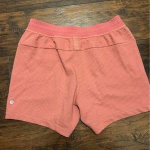 Lululemon At Ease shorts sz L